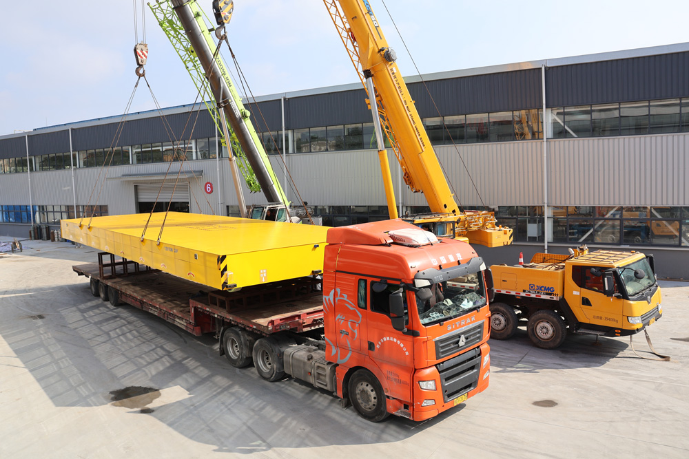 120吨大型重载无轨车交付发货